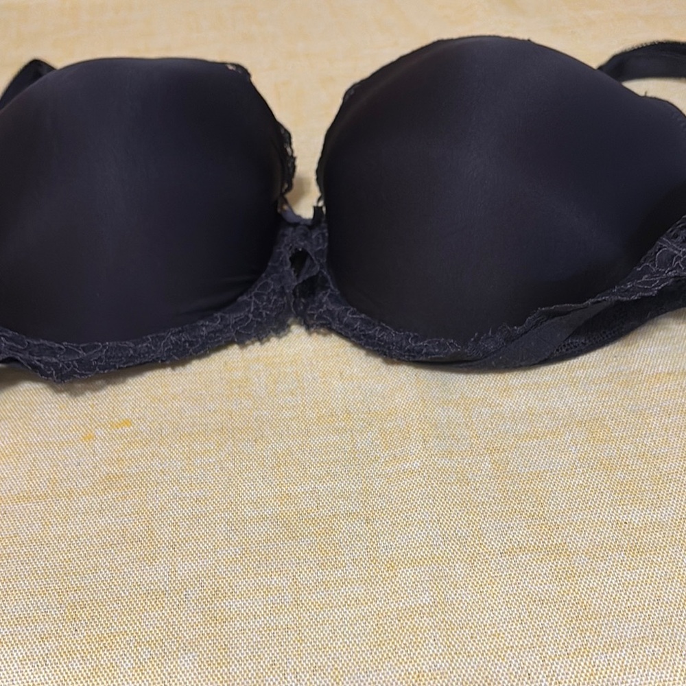 Victorias SecretElegant Black Lace Bra sz32DD
